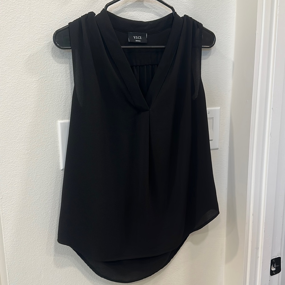 Women’s Vici sleeveless blouse • size: small • used, like new • worn 3-4x